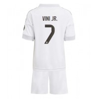 Otroški Nogometni dresi Real Madrid Vinicius Junior #7 Domači 2025-26 Kratek Rokav (+ Kratke hlače)